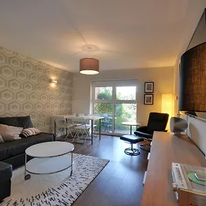 The Garden Apartment, Near Airport & Apartment